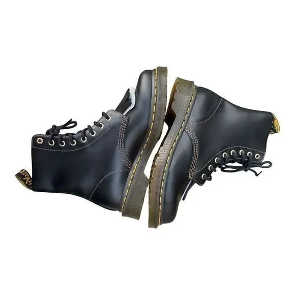 Dr. Martens 1460 Pascal Abruzzo
Boots. BNWT black classic boots. Size 7. - Picture 5 of 12